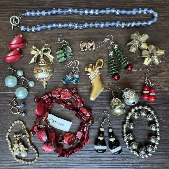 Christmas Costume Jewelry Lot of 18 Vintage to Modern Brooches Earrings Holidays - Picture 1 of 16